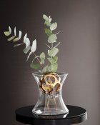 Bloom Glasvas med Guldkula Inred med guldiga detaljer